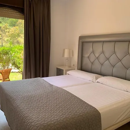 Espacioso Muy Tranquilo Y Con Jardines Cercano A La Playa Y Con 06 Piscinas * Estepona