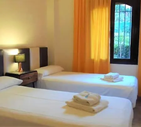 Espacioso Muy Tranquilo Con Piscinas Y Jardines Cercano A La Playa Apartment Estepona