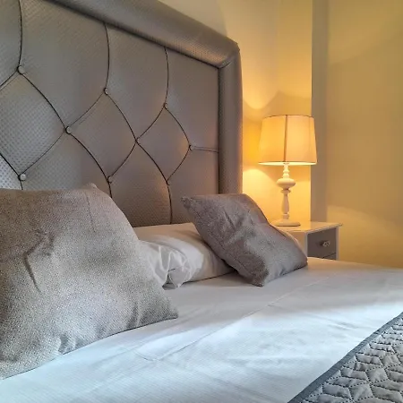 Apartment Espacioso Muy Tranquilo Con Piscinas Y Jardines Cercano A La Playa Estepona